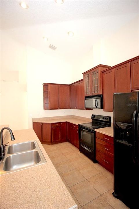 В аренду: $2,285 (3 спален, 3 ванн, 2223 Квадратных фут)