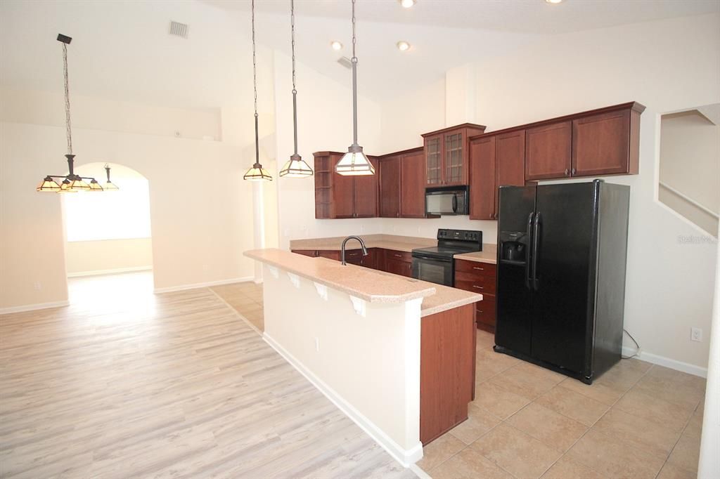 В аренду: $2,285 (3 спален, 3 ванн, 2223 Квадратных фут)