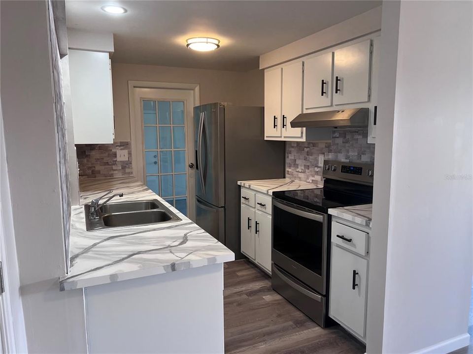 出租: $1,980 (3 贝兹, 2 浴室, 920 平方英尺)