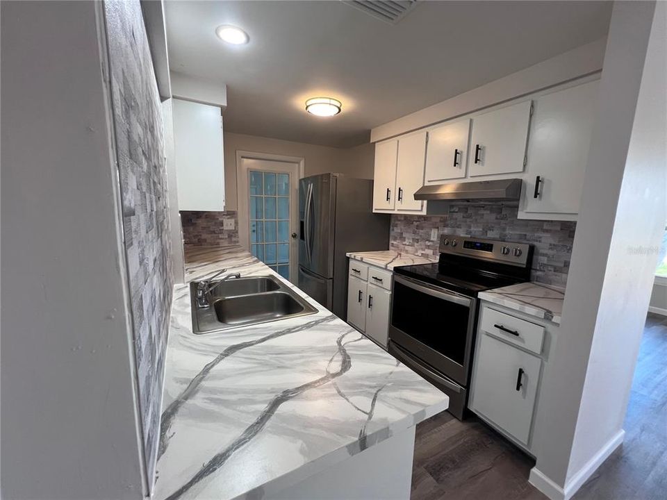 出租: $1,980 (3 贝兹, 2 浴室, 920 平方英尺)