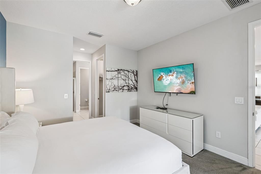 For Sale: $849,900 (8 beds, 6 baths, 3609 Square Feet)