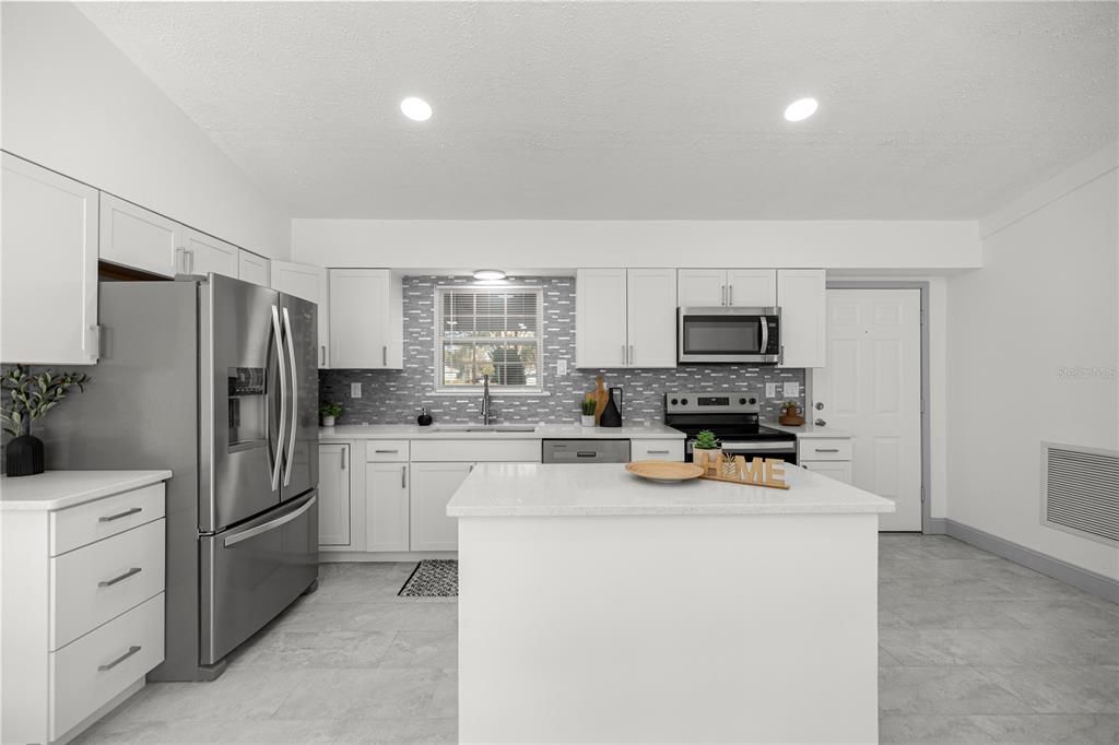 На продажу: $359,900 (3 спален, 3 ванн, 1800 Квадратных фут)