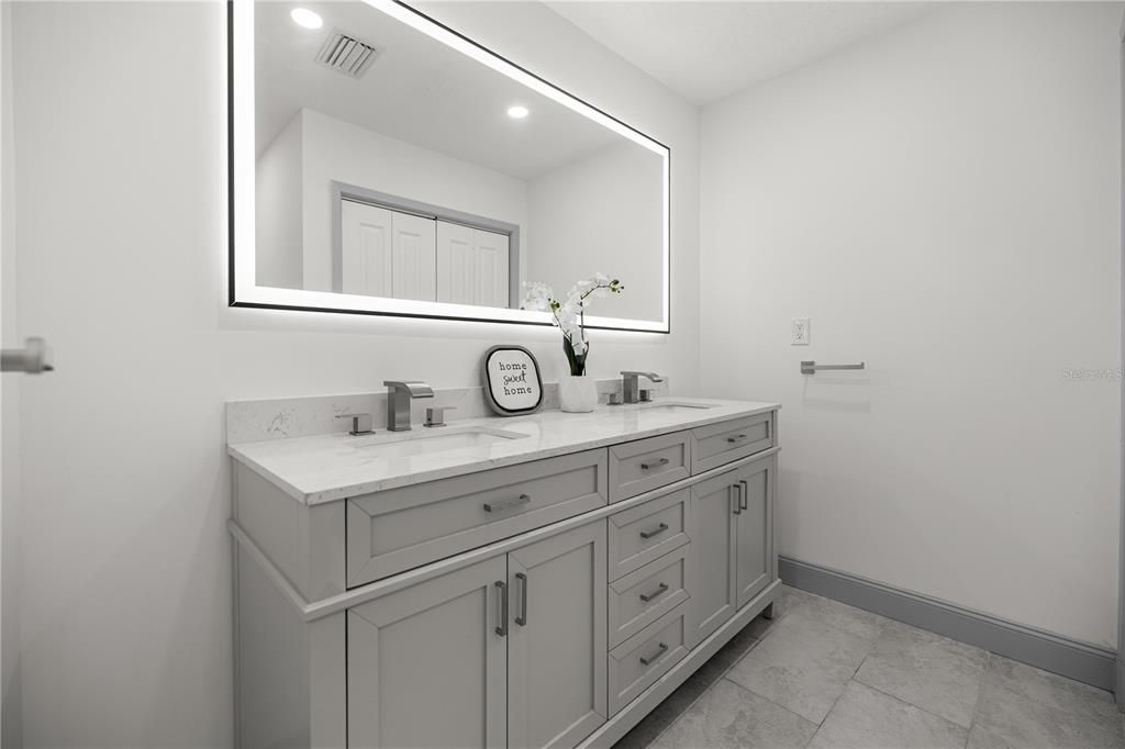 На продажу: $359,900 (3 спален, 3 ванн, 1800 Квадратных фут)