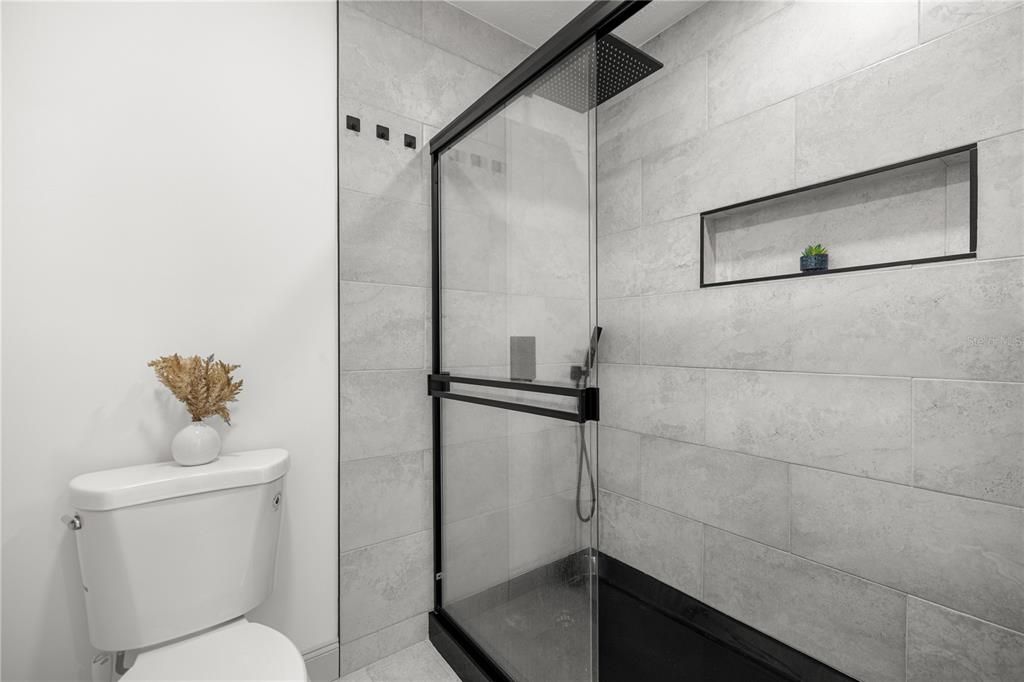 На продажу: $359,900 (3 спален, 3 ванн, 1800 Квадратных фут)