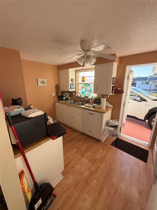 For Sale: $159,999 (2 beds, 2 baths, 1095 Square Feet)