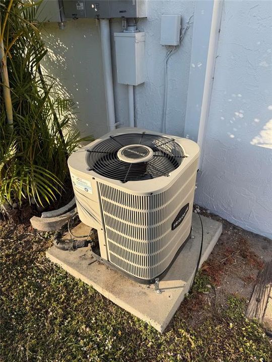 For Sale: $159,999 (2 beds, 2 baths, 1095 Square Feet)