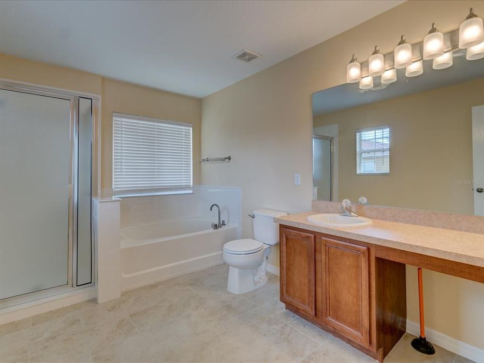 For Rent: $2,650 (3 beds, 2 baths, 2478 Square Feet)