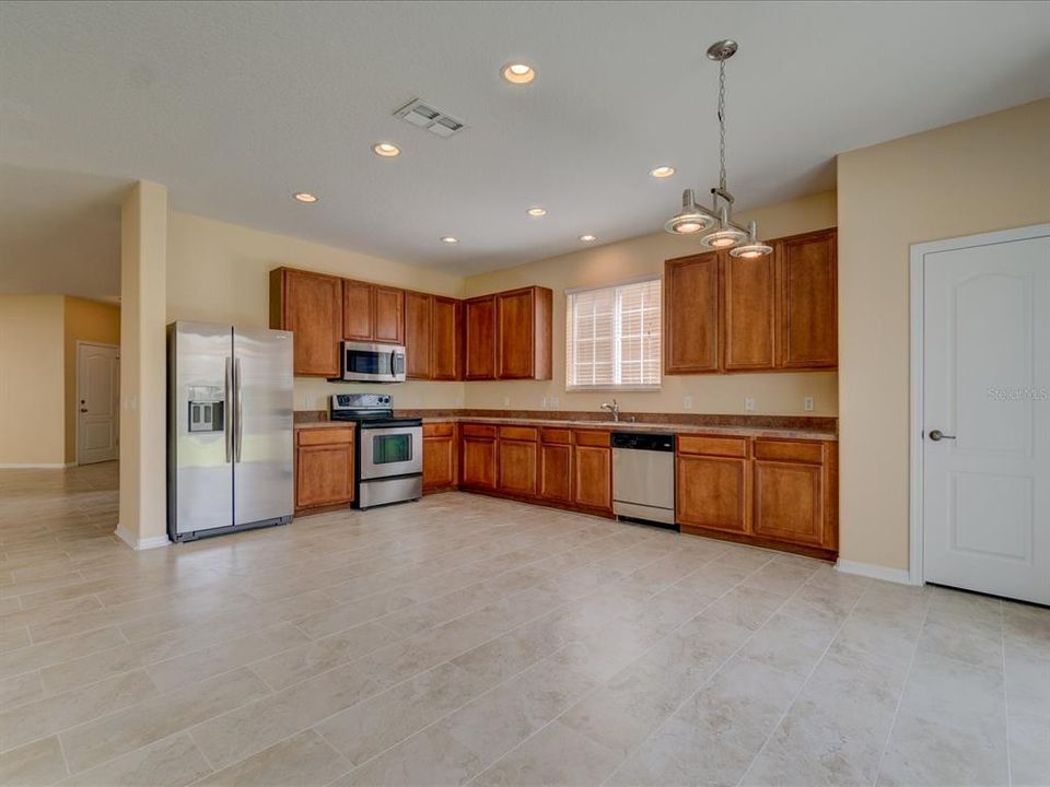 For Rent: $2,650 (3 beds, 2 baths, 2478 Square Feet)