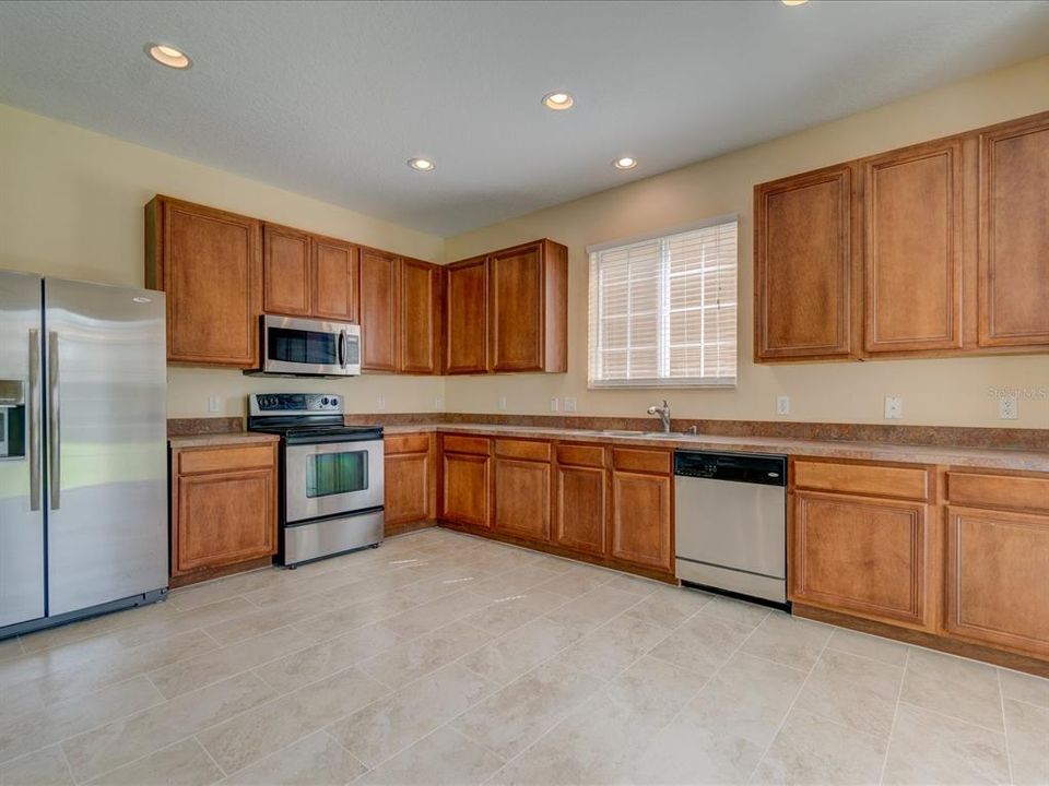 For Rent: $2,650 (3 beds, 2 baths, 2478 Square Feet)