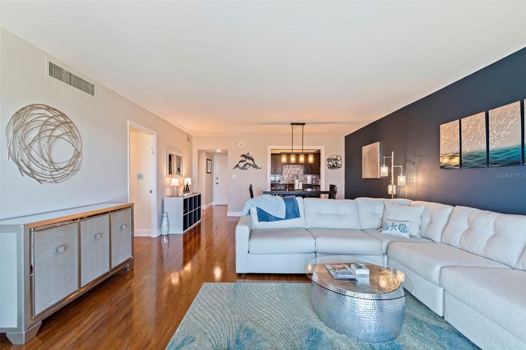 For Sale: $539,000 (2 beds, 2 baths, 1131 Square Feet)