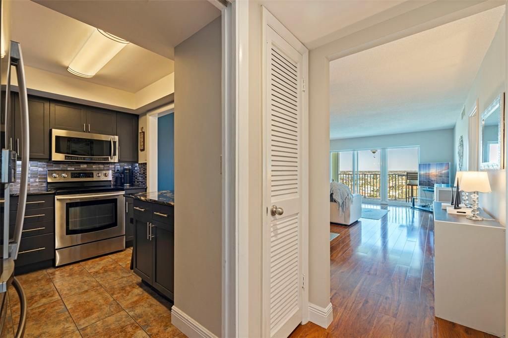 For Sale: $539,000 (2 beds, 2 baths, 1131 Square Feet)