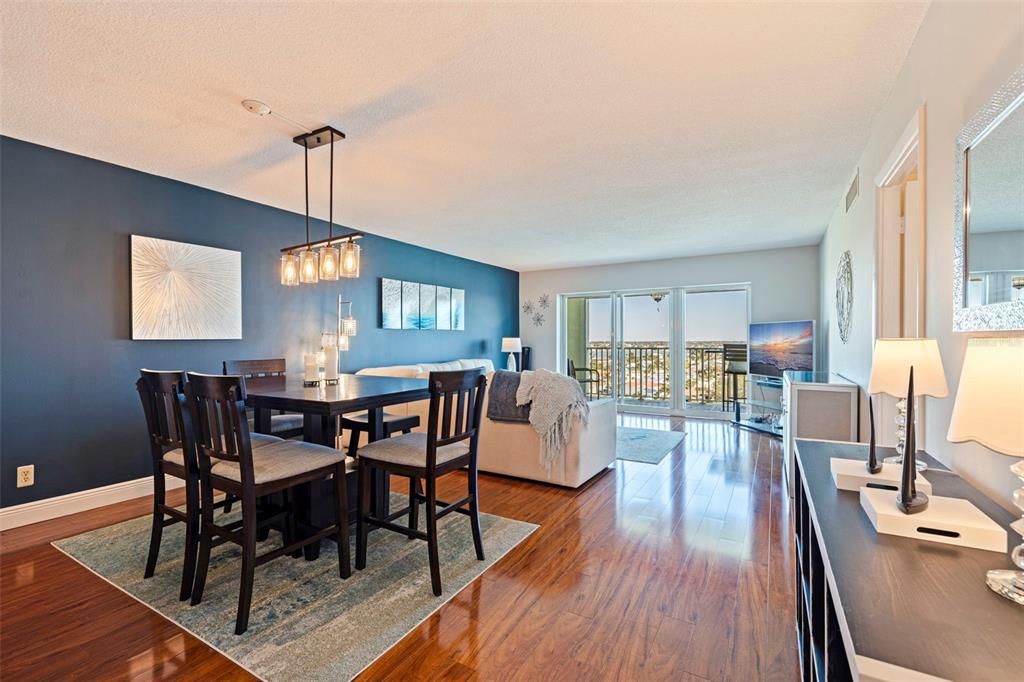 For Sale: $539,000 (2 beds, 2 baths, 1131 Square Feet)