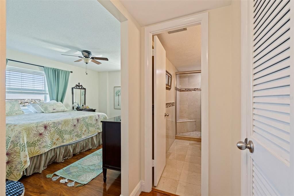 For Sale: $539,000 (2 beds, 2 baths, 1131 Square Feet)