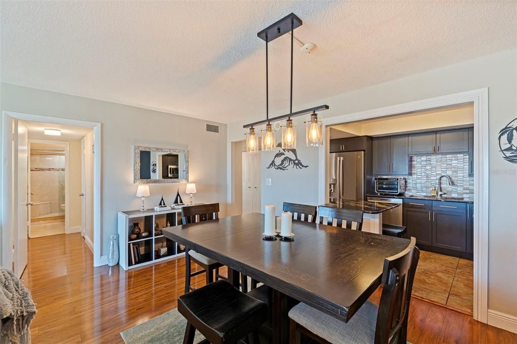 For Sale: $539,000 (2 beds, 2 baths, 1131 Square Feet)