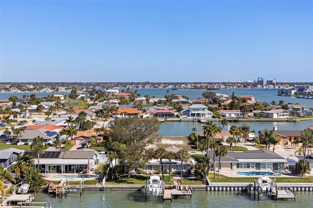 For Sale: $539,000 (2 beds, 2 baths, 1131 Square Feet)