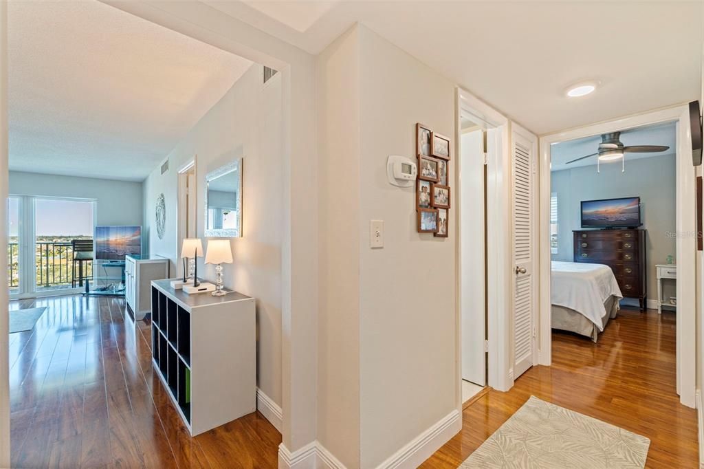 For Sale: $539,000 (2 beds, 2 baths, 1131 Square Feet)