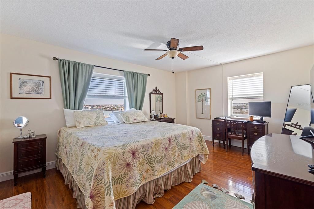 For Sale: $539,000 (2 beds, 2 baths, 1131 Square Feet)