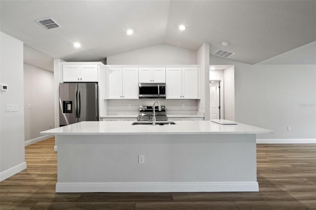 待售: $319,900 (4 贝兹, 2 浴室, 1986 平方英尺)