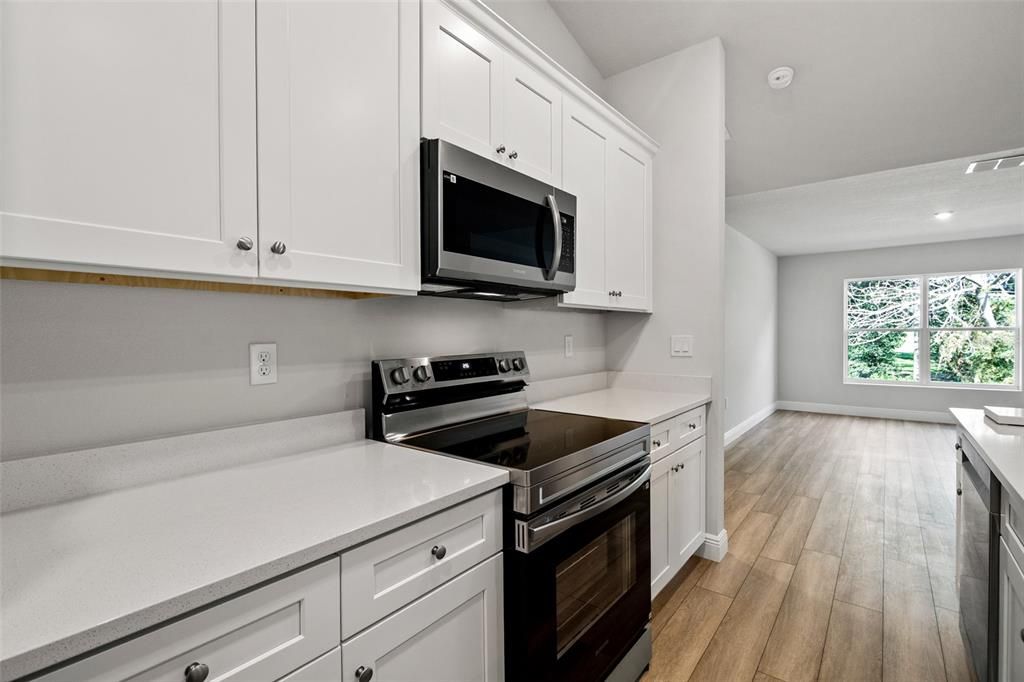 待售: $319,900 (4 贝兹, 2 浴室, 1986 平方英尺)