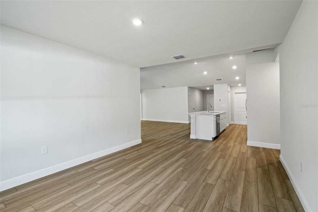 待售: $319,900 (4 贝兹, 2 浴室, 1986 平方英尺)