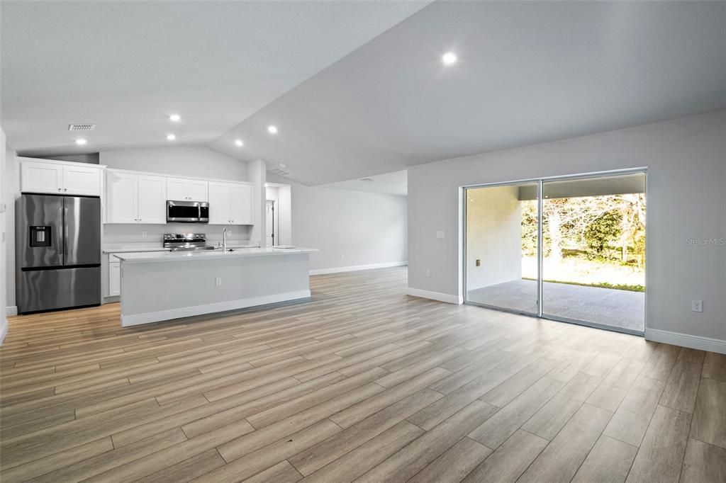 待售: $319,900 (4 贝兹, 2 浴室, 1986 平方英尺)