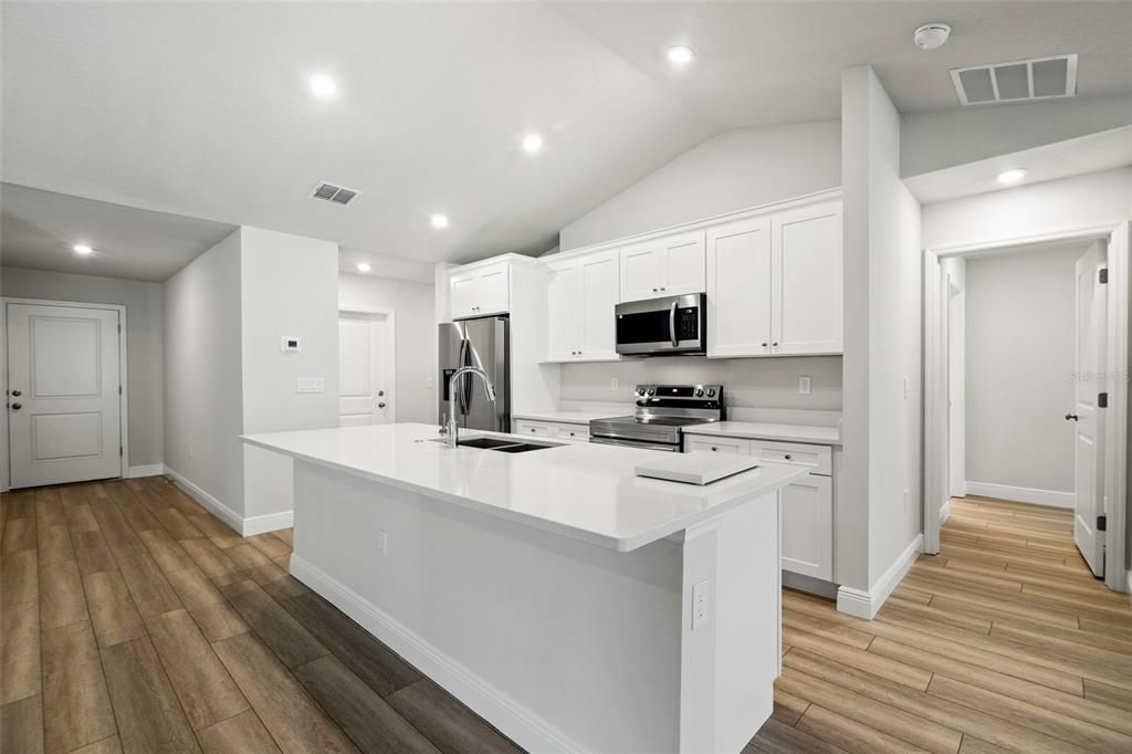 待售: $319,900 (4 贝兹, 2 浴室, 1986 平方英尺)