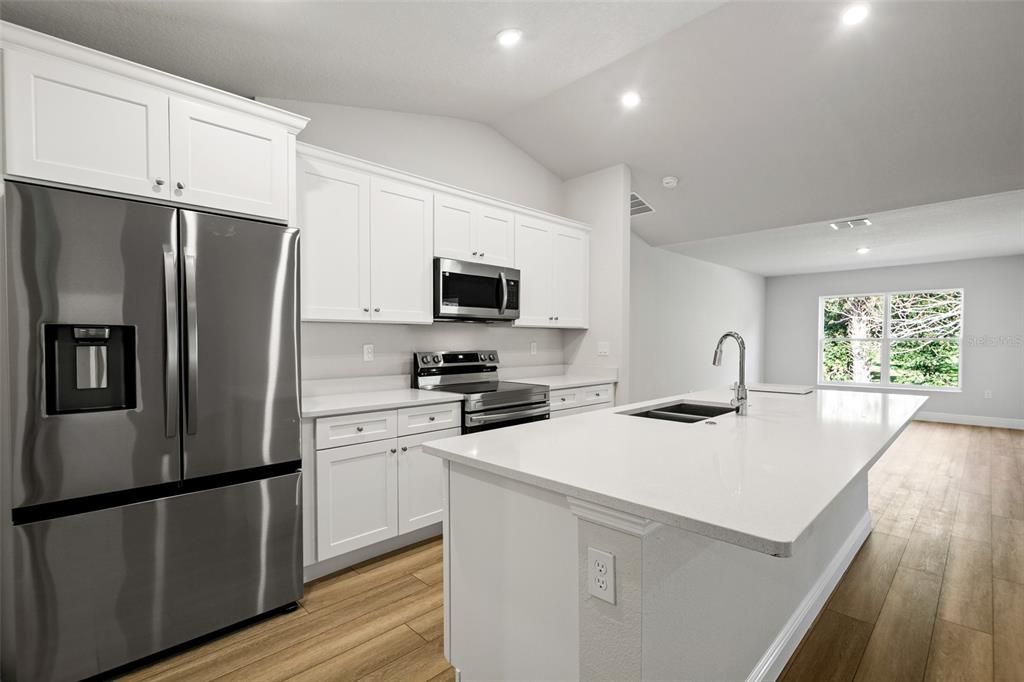 待售: $319,900 (4 贝兹, 2 浴室, 1986 平方英尺)