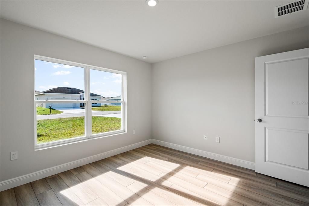 待售: $319,900 (4 贝兹, 2 浴室, 1986 平方英尺)