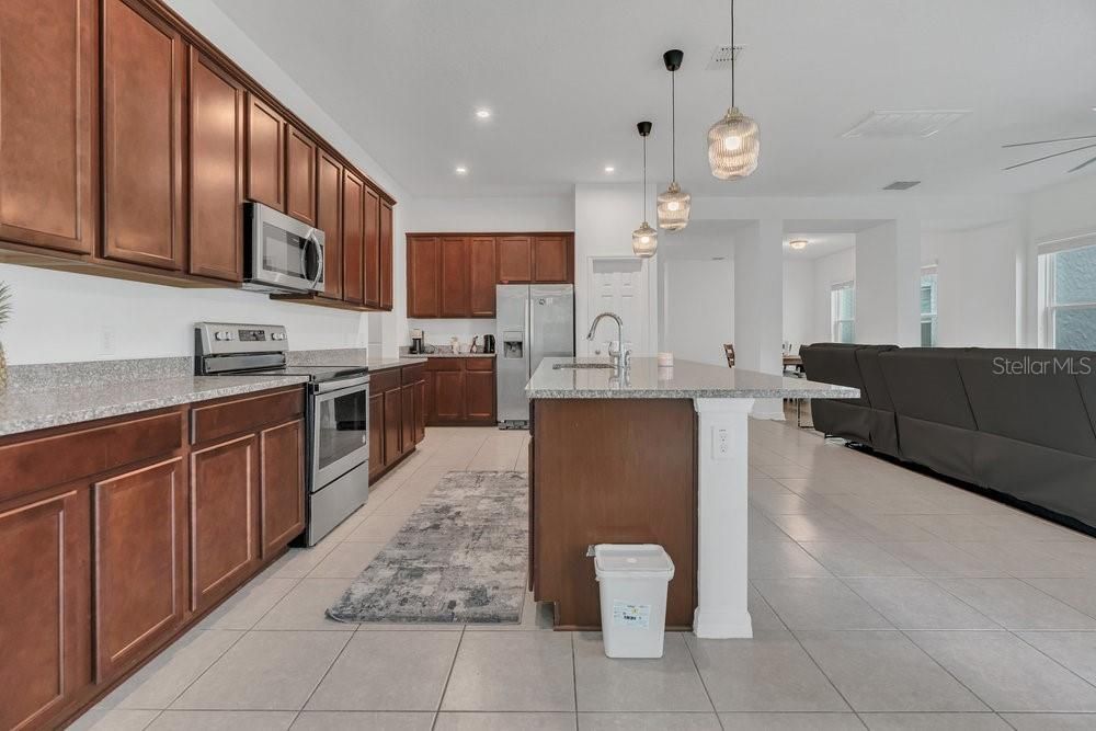 En Renta: $3,750 (5 camas, 4 baños, 3769 Pies cuadrados)