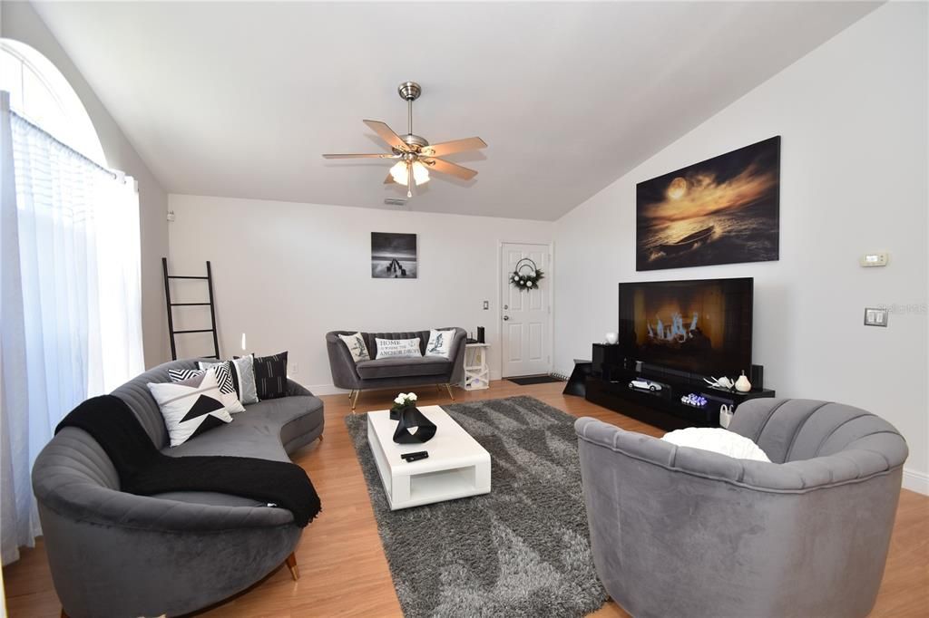 待售: $309,900 (3 贝兹, 2 浴室, 1580 平方英尺)