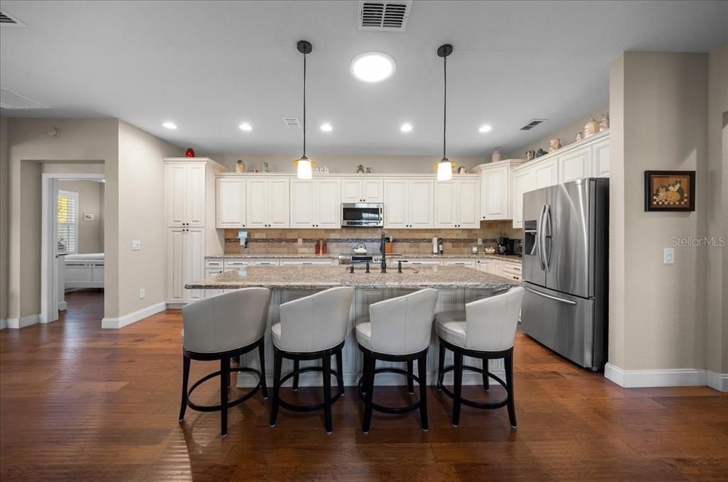 待售: $289,900 (2 贝兹, 2 浴室, 1556 平方英尺)