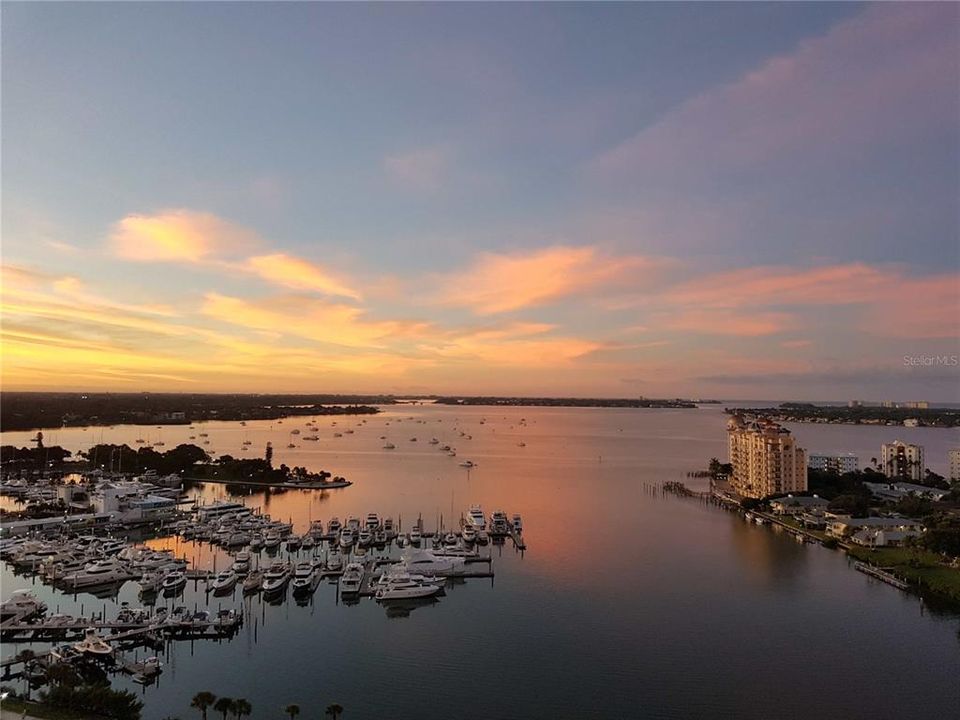 待售: $2,900,000 (2 贝兹, 2 浴室, 1920 平方英尺)