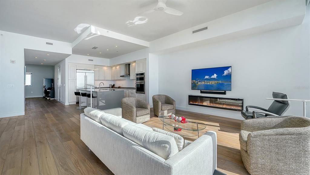 待售: $2,900,000 (2 贝兹, 2 浴室, 1920 平方英尺)