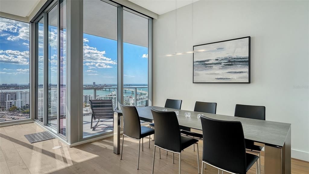 待售: $2,900,000 (2 贝兹, 2 浴室, 1920 平方英尺)