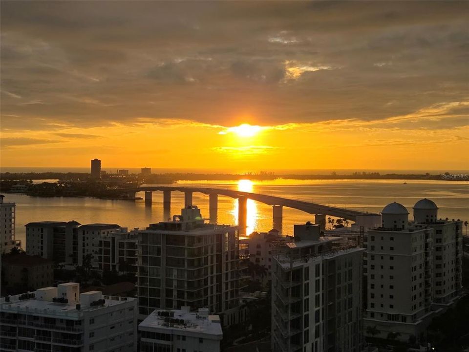 待售: $2,900,000 (2 贝兹, 2 浴室, 1920 平方英尺)