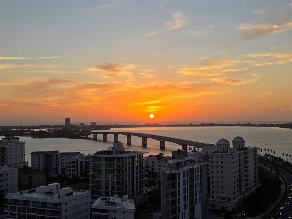 待售: $2,900,000 (2 贝兹, 2 浴室, 1920 平方英尺)