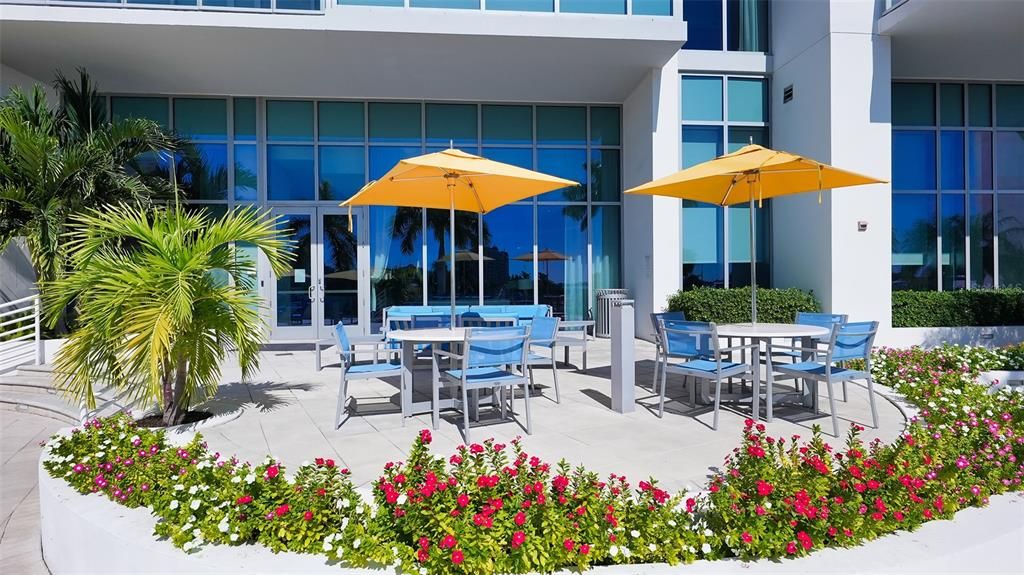 待售: $2,900,000 (2 贝兹, 2 浴室, 1920 平方英尺)