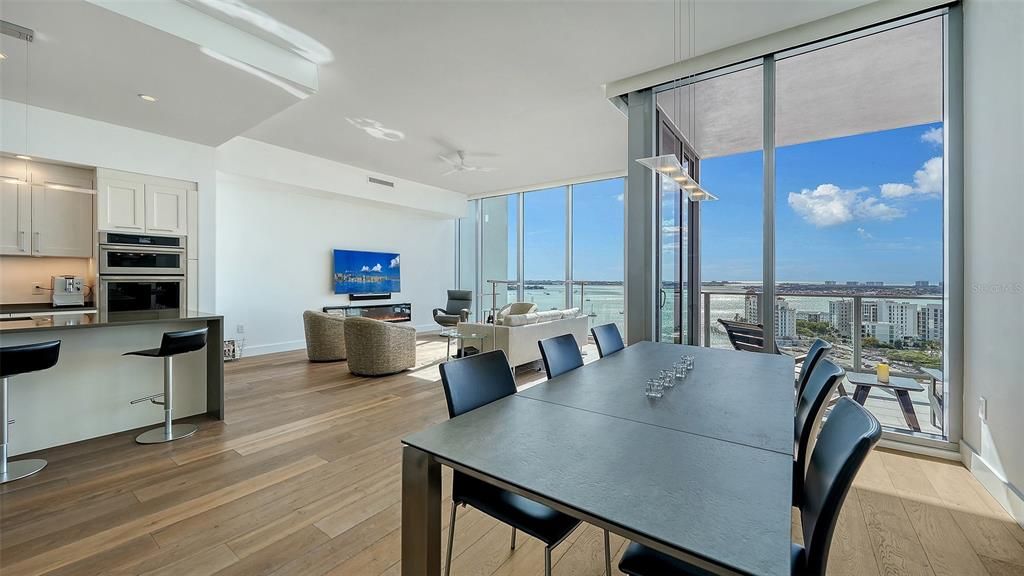 待售: $2,900,000 (2 贝兹, 2 浴室, 1920 平方英尺)