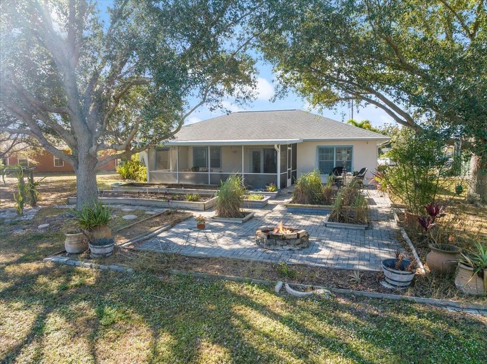 For Sale: $329,900 (4 beds, 2 baths, 1719 Square Feet)