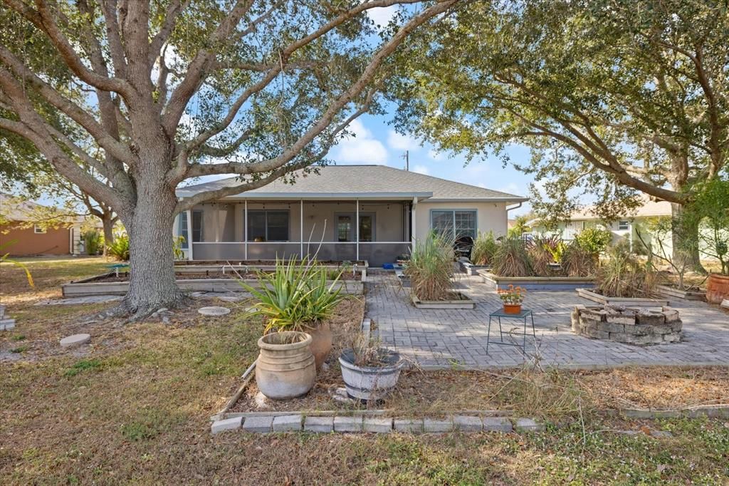 For Sale: $329,900 (4 beds, 2 baths, 1719 Square Feet)