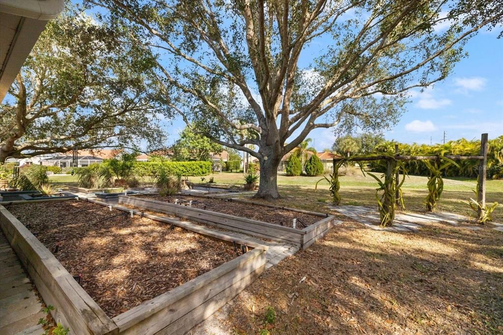 For Sale: $329,900 (4 beds, 2 baths, 1719 Square Feet)