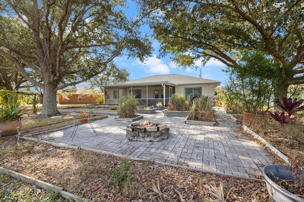 For Sale: $329,900 (4 beds, 2 baths, 1719 Square Feet)