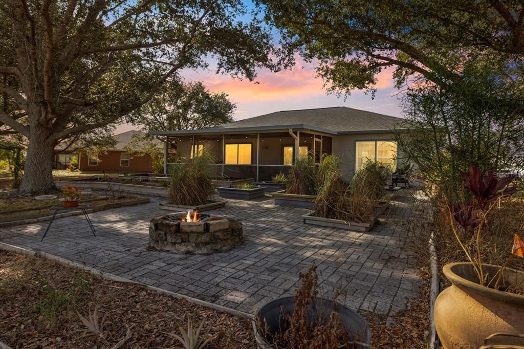 For Sale: $329,900 (4 beds, 2 baths, 1719 Square Feet)