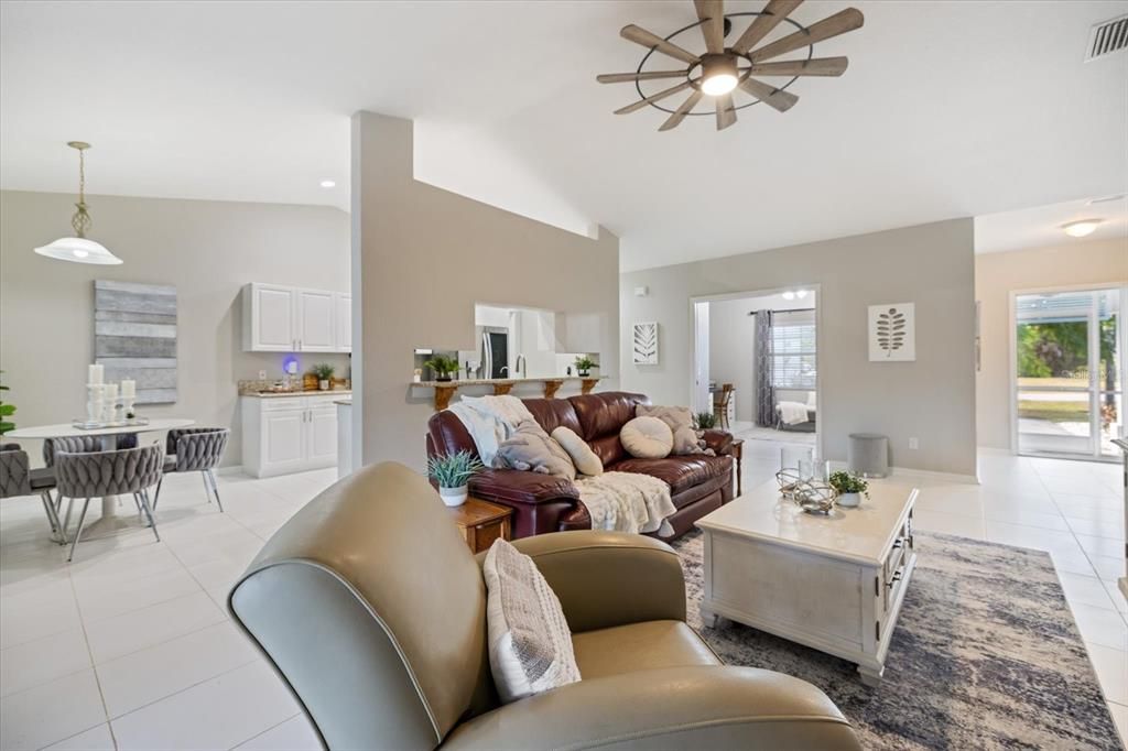 For Sale: $329,900 (4 beds, 2 baths, 1719 Square Feet)