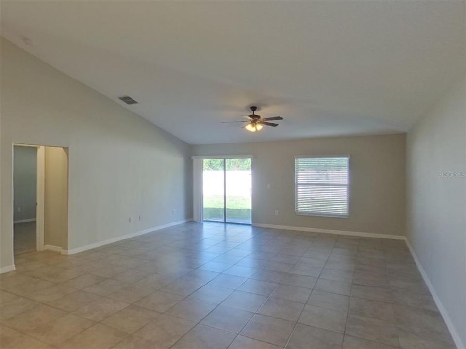 En Renta: $2,499 (4 camas, 2 baños, 2446 Pies cuadrados)