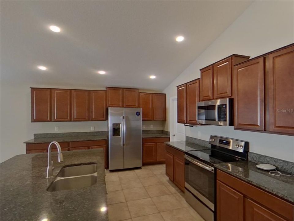 En Renta: $2,499 (4 camas, 2 baños, 2446 Pies cuadrados)