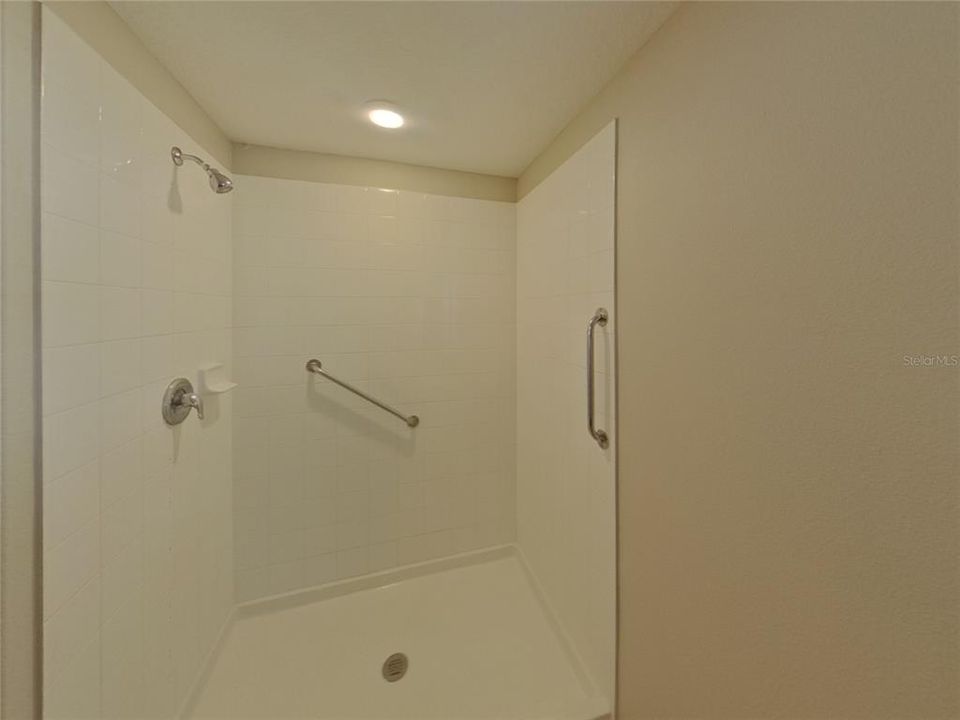 En Renta: $2,499 (4 camas, 2 baños, 2446 Pies cuadrados)