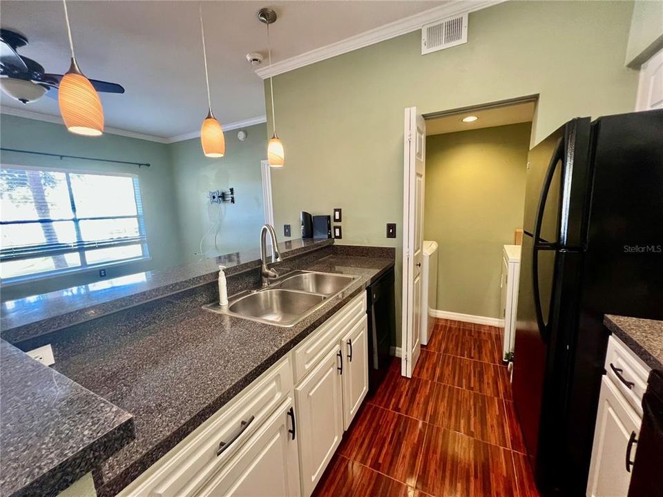 В аренду: $1,999 (2 спален, 2 ванн, 925 Квадратных фут)