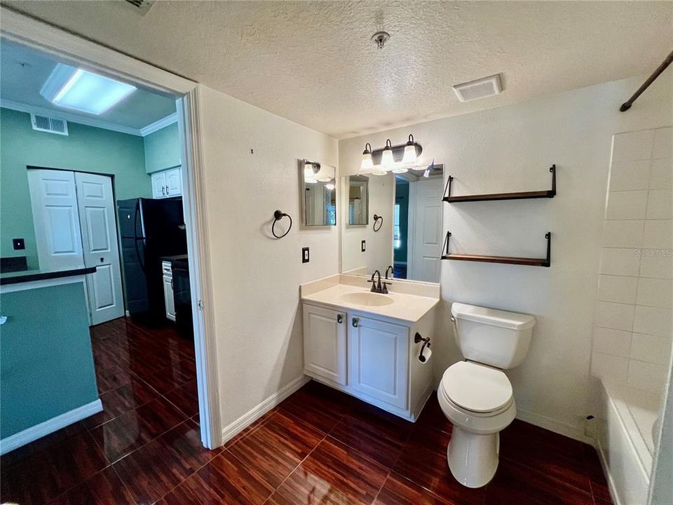 В аренду: $1,999 (2 спален, 2 ванн, 925 Квадратных фут)