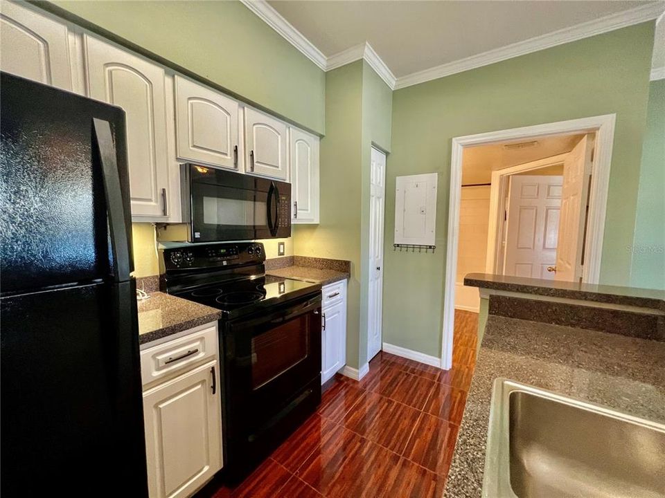 В аренду: $1,999 (2 спален, 2 ванн, 925 Квадратных фут)